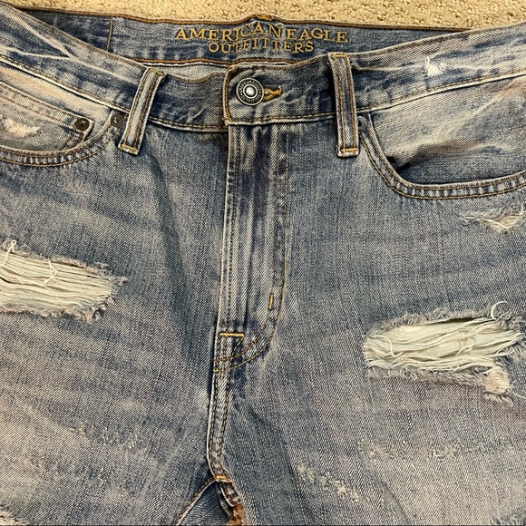 American Eagle distressed slim fit denim jeans with zipper fly. Size 32x30 - Picture 4 of 8